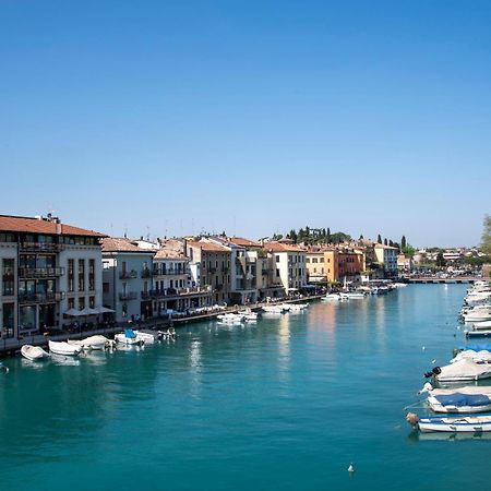 Time To Relax - La Terrazza Sul Lago Peschiera del Garda Exterior foto
